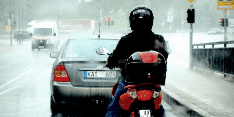 motorcycle-riding-in-the-rain