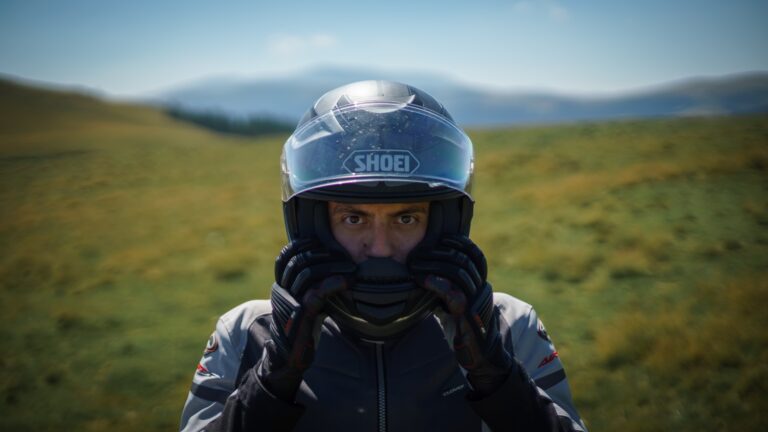 how-to-wear-a-motorcycle-helmet